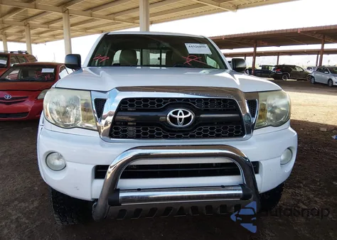 2011 Toyota Tacoma Base V6 z USA, uszkodzony, nr VIN 5TFUU4EN3BX005981